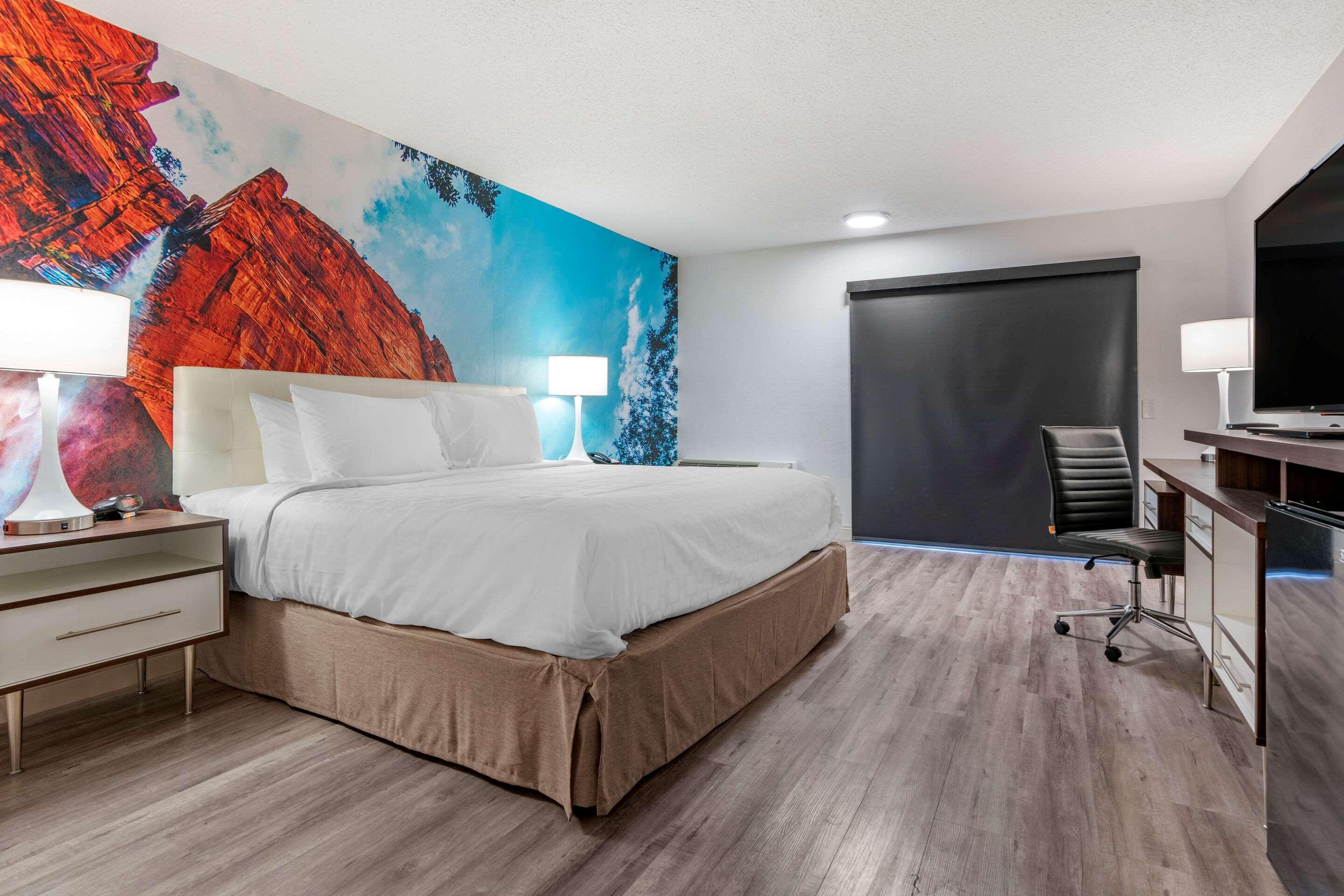 Clarion Pointe Fresno Near Yosemite Hotel Exterior foto