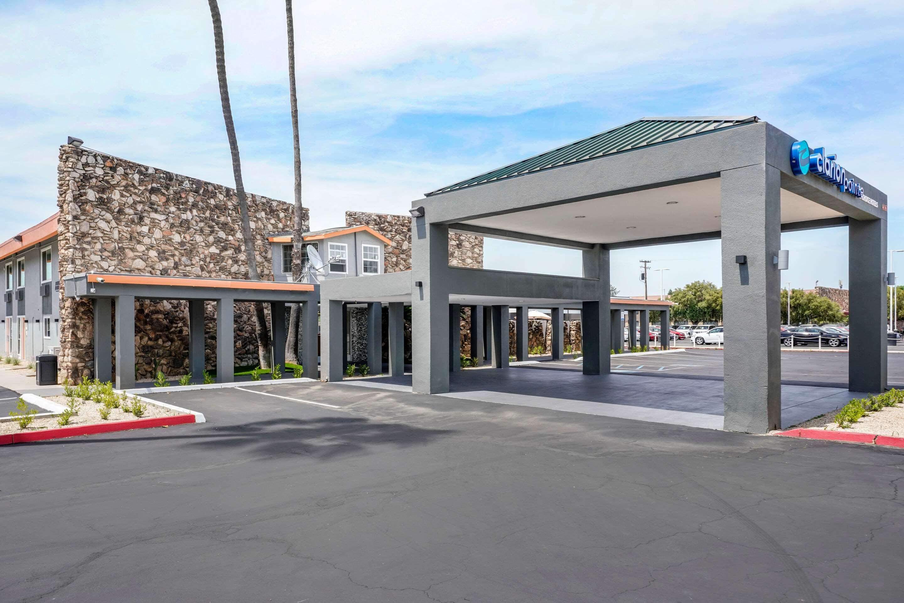 Clarion Pointe Fresno Near Yosemite Hotel Exterior foto